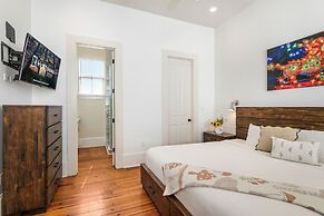 Residences Du Carondelet by Hosteeva