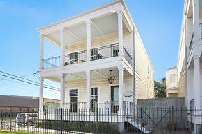 Residences Du Carondelet by Hosteeva