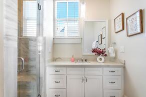 Residences Du Carondelet by Hosteeva