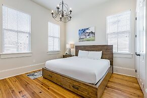 Residences Du Carondelet by Hosteeva