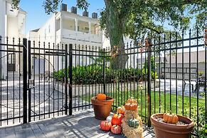 Residences Du Carondelet by Hosteeva