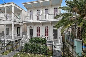 Residences Du Carondelet by Hosteeva