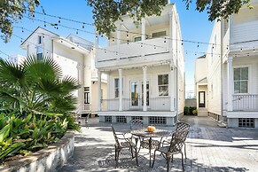 Residences Du Carondelet by Hosteeva