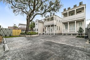 Residences Du Carondelet by Hosteeva