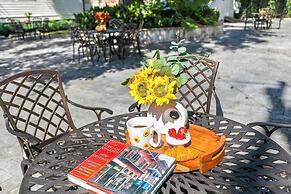 Residences Du Carondelet by Hosteeva