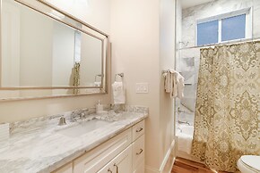 Residences Du Carondelet by Hosteeva