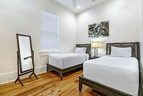 Residences Du Carondelet by Hosteeva