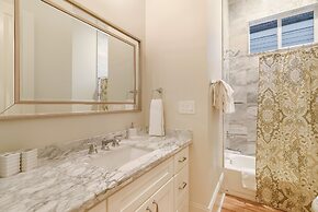 Residences Du Carondelet by Hosteeva