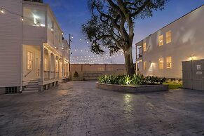 Residences Du Carondelet by Hosteeva