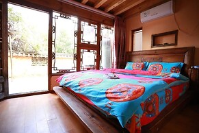 Lijiang Taohuadao Post Inn