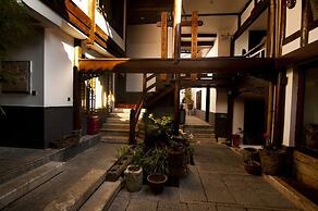 Lijiang Taohuadao Post Inn