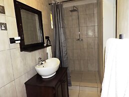 Café Zambezi House of Africa - Hostel