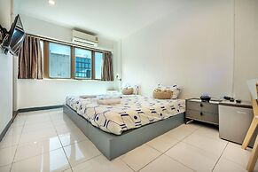 Sloth Hostel Don Mueang