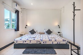 Sloth Hostel Don Mueang