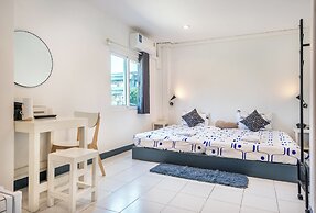 Sloth Hostel Don Mueang