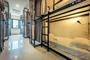 Sloth Hostel Don Mueang