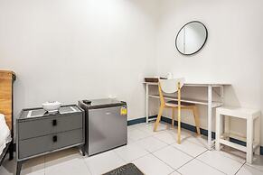 Sloth Hostel Don Mueang