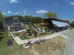 The Crash Pad - An Uncommon Hostel