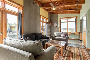 The Crash Pad - An Uncommon Hostel