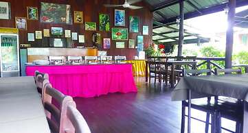 Sukau Backpackers B&B