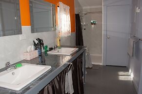 Chrissie's Dongara - Pet Friendly