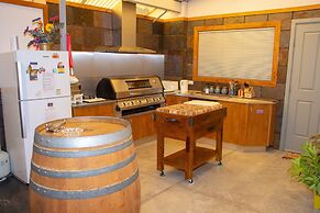 Chrissie's Dongara - Pet Friendly