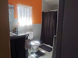 Chrissie's Dongara - Pet Friendly