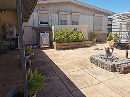 Chrissie's Dongara - Pet Friendly