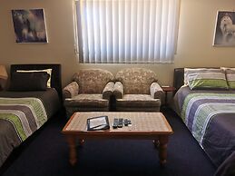 Chrissie's Dongara - Pet Friendly