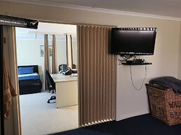 Chrissie's Dongara - Pet Friendly