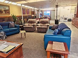 Chrissie's Dongara - Pet Friendly