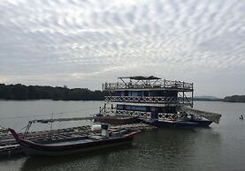 Bakau Hijau Riverlodge - Hostel