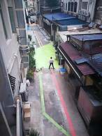 Leo Backpackers Central Market