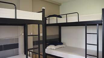 Leo Backpackers Central Market