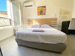 Le Louvre, Lieu atypique