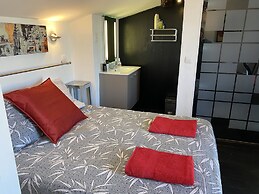 Le Louvre, Lieu atypique