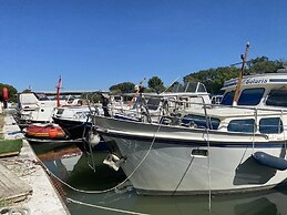 Le Louvre, Lieu atypique