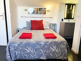 Le Louvre, Lieu atypique