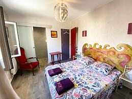 Le Louvre, Lieu atypique