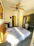 Le Louvre, Lieu atypique