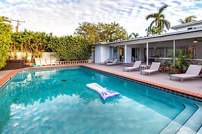 Chateau Hollywood Luxury Home & Pool near Hollywood Broadwalk