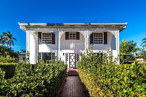 Chateau Hollywood Luxury Home & Pool near Hollywood Broadwalk