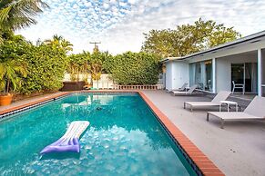 Chateau Hollywood Luxury Home & Pool near Hollywood Broadwalk