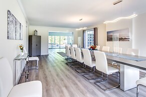 Chateau Hollywood Luxury Home & Pool near Hollywood Broadwalk