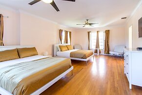 Chateau Hollywood Luxury Home & Pool near Hollywood Broadwalk