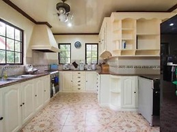 Kim Beatriz Compound