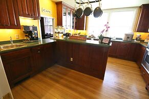 Purple Mountain Bed & Breakfast