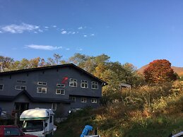 Lodge Christmas Rose ZAO