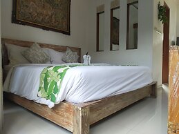 Green Studio Apartment Seminyak