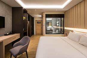 Nadee 10 Resort & Hotel